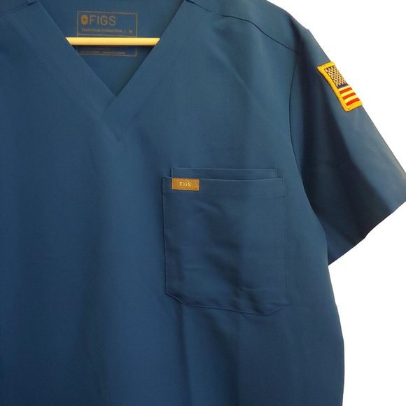 COPY - Figs Technical Collection Mens V-Neck 2 pocket Scrub Top FM1500 M US Flag - Picture 3 of 9